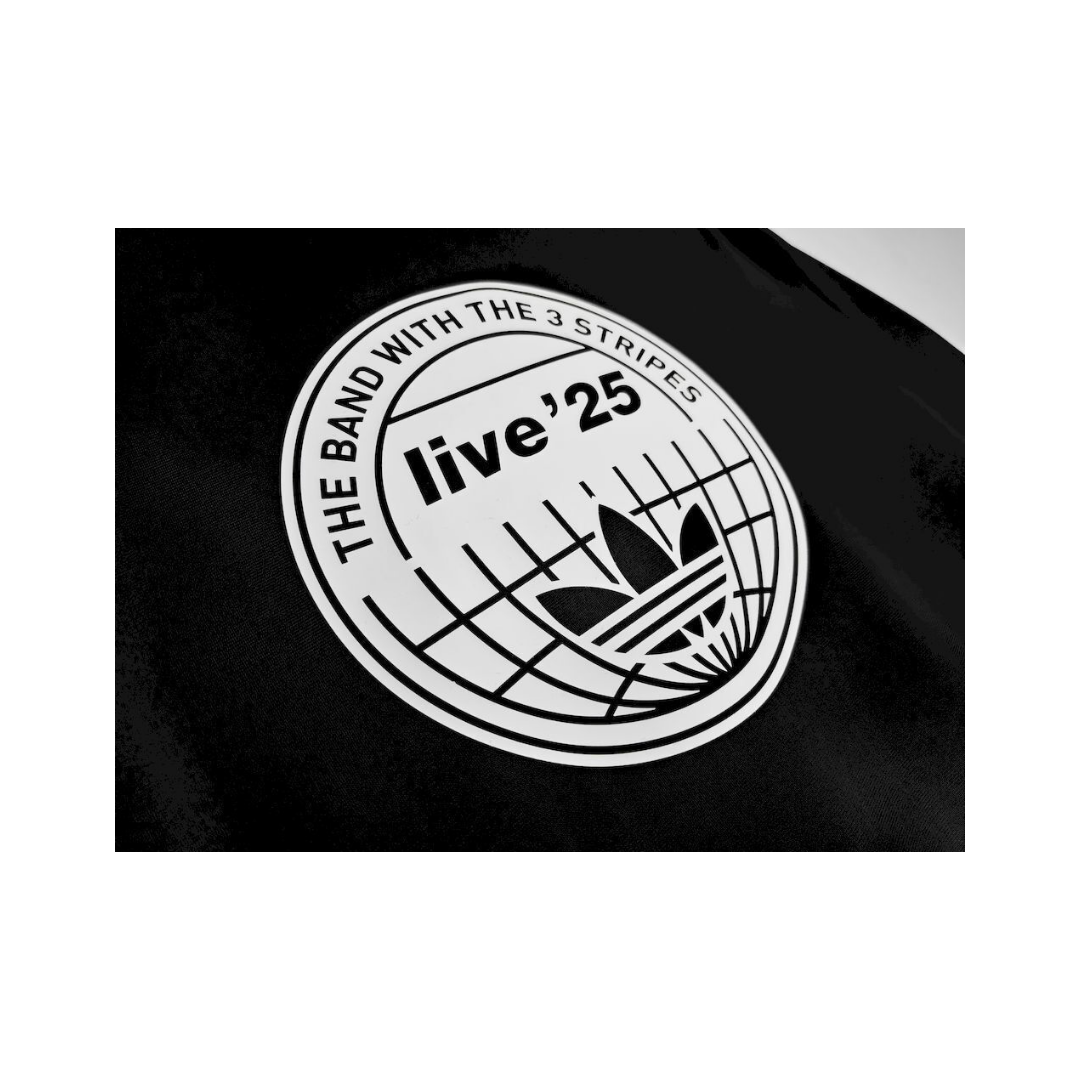 Chamarra Oasis x Adidas Live '25 Negra - detalle del estampado Live '25