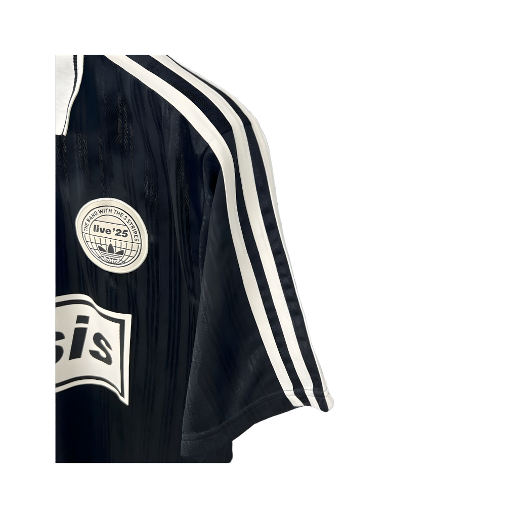 Playera Oasis x Adidas Live '25 Negra - detalle de la manga