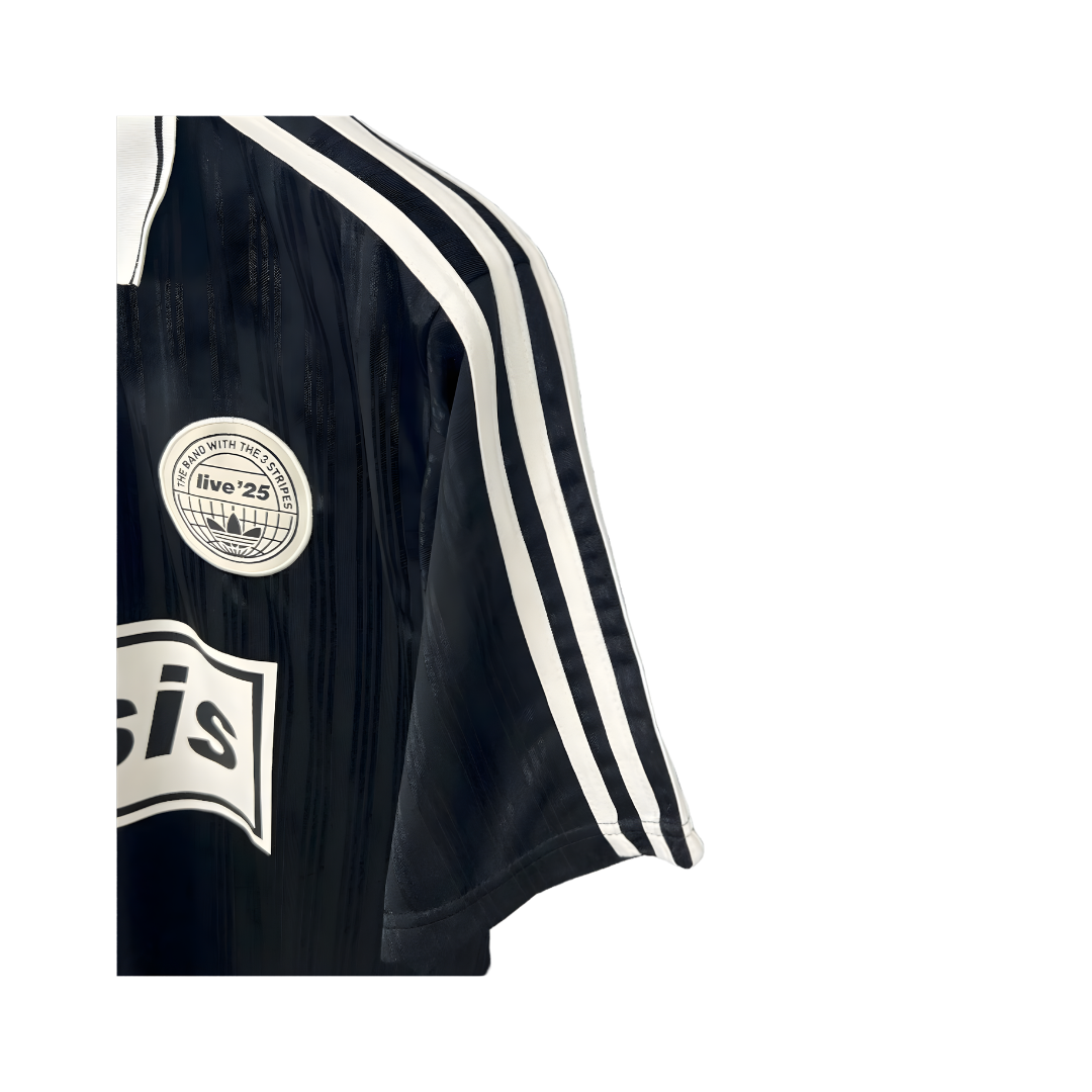Playera Oasis x Adidas Live '25 Negra - detalle de la manga