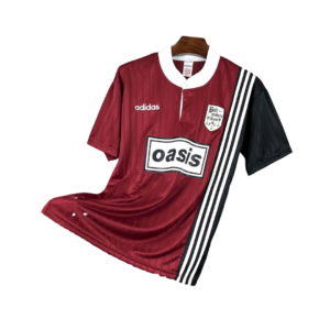 Jersey Adidas Oasis edición especial Bolt Makers guinda con manga negra asimétrica y tres franjas verticales